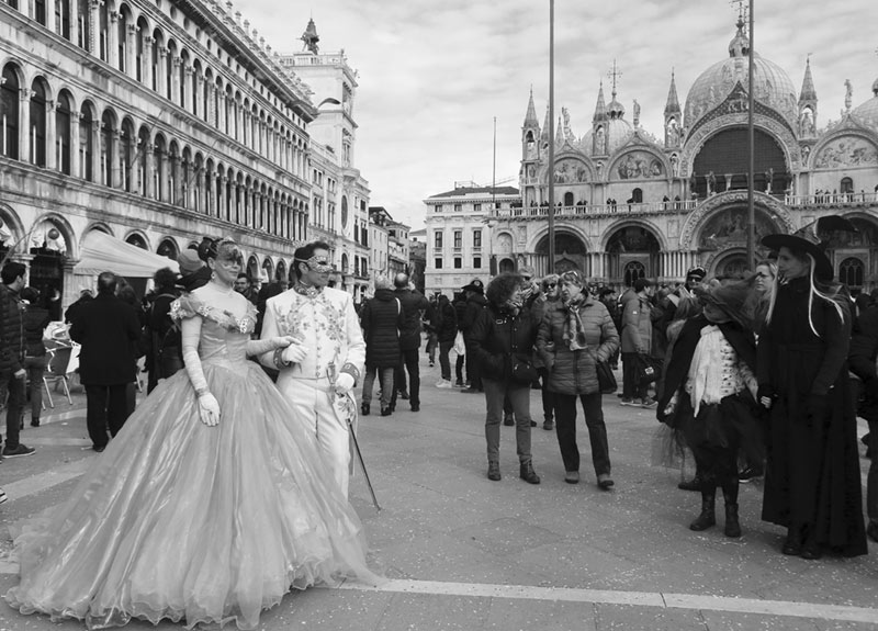Carnavalul venețian – fenomen social și spectacol